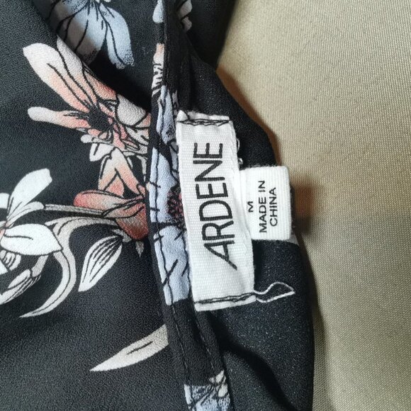 3/$20 - M - Flowy Floral Black Blouse - Ardene - Picture 4 of 4